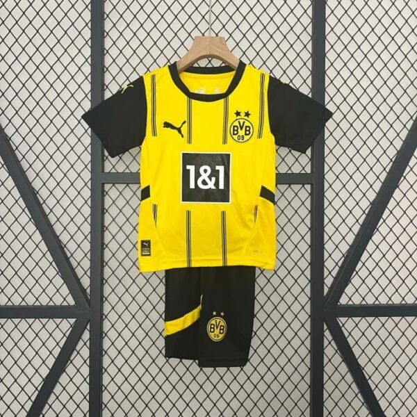 Borussia Dortmund Home 2022-2023 (JERSEY AND SHORTS)_1