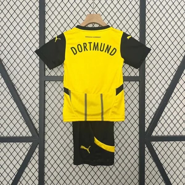 Borussia Dortmund Home 2022-2023 (JERSEY AND SHORTS)_2