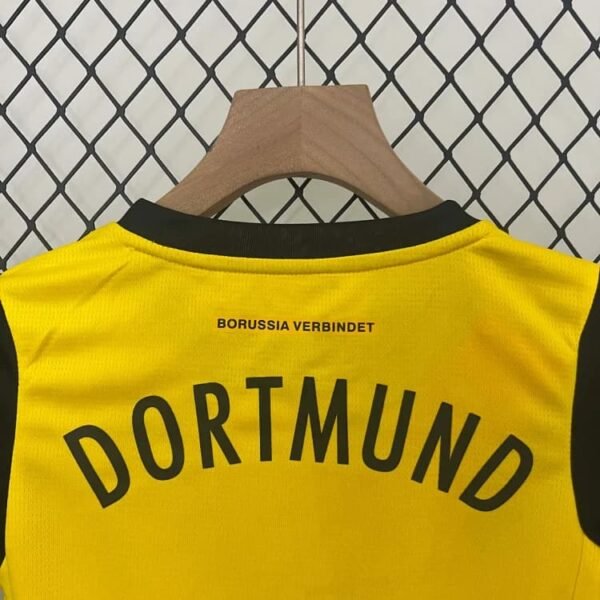 Borussia Dortmund Home 2022-2023 (JERSEY AND SHORTS)_3