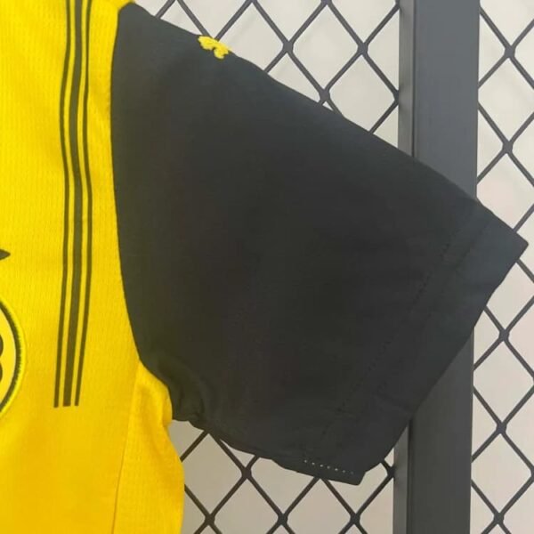 Borussia Dortmund Home 2022-2023 (JERSEY AND SHORTS)_5