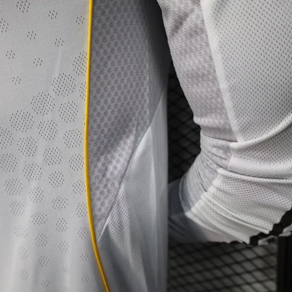 2025-2026 Long Sleeve  Player Version Real Madrid Home Football Jersey - Image 5
